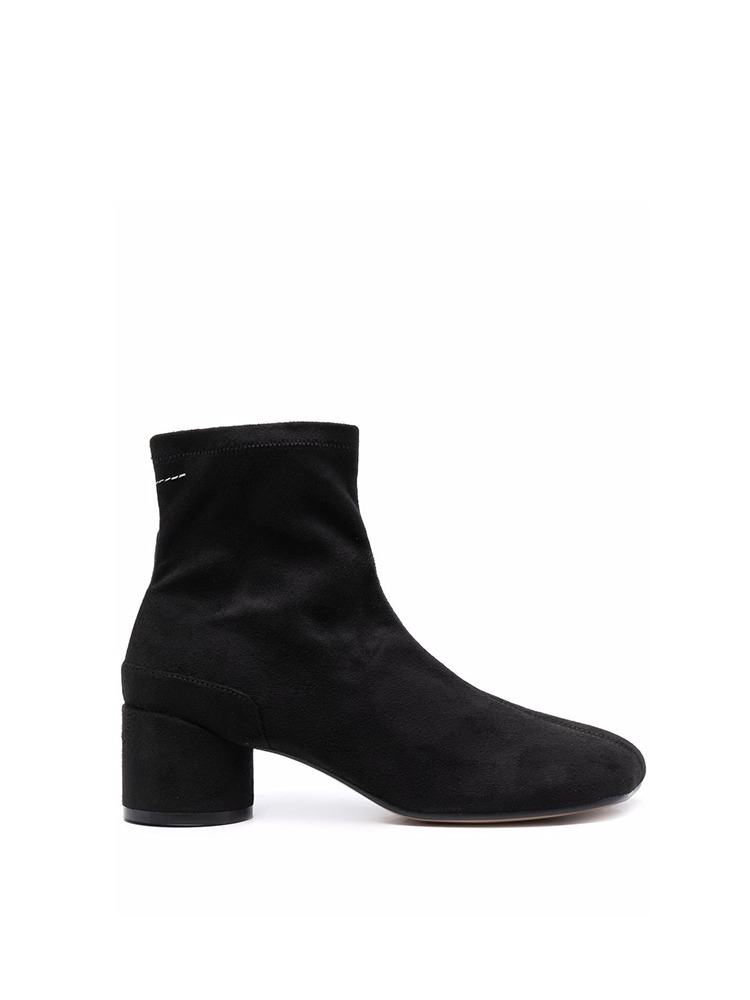 FAUX SUEDE ANKLE BOOTS  MM6 토 셰이프 스웨이드 앵클 부츠 - 아데쿠베